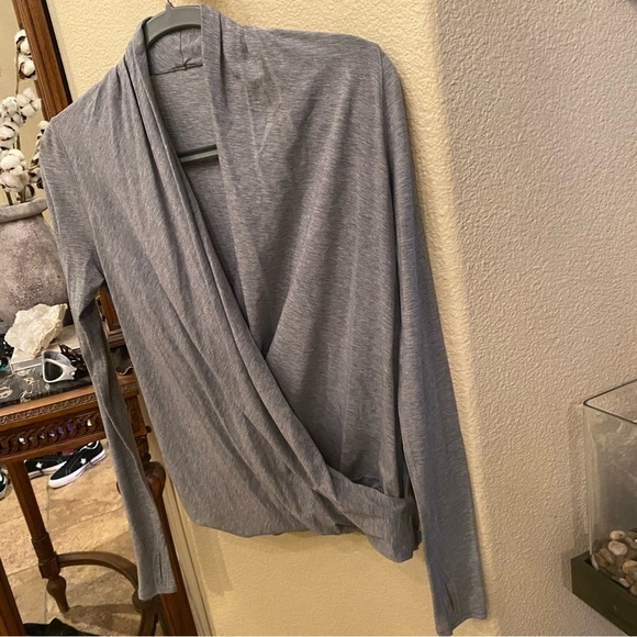 LULULEMON Women Gray Faux Wrap Long Sleeve Top Size 4-6 - Picture 2 of 6